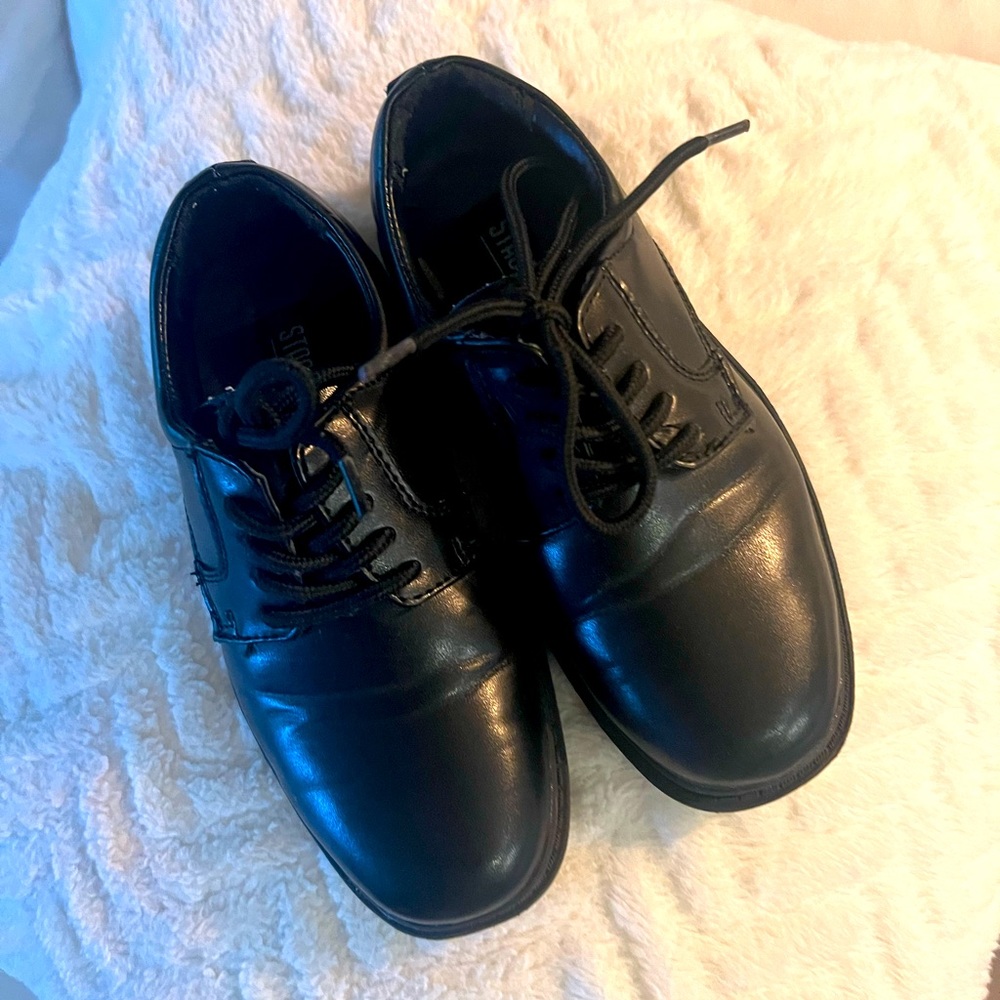 Like new black toddler dress shoes.